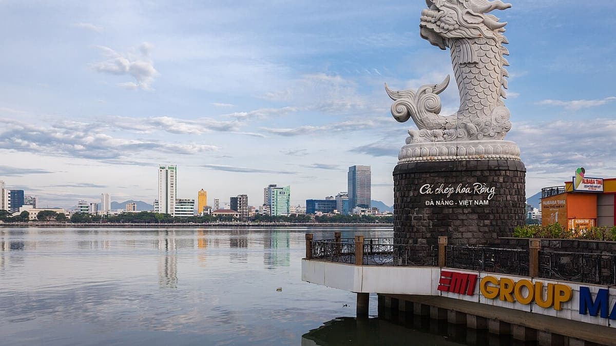 Love Bridge and Carp-Dragon statue